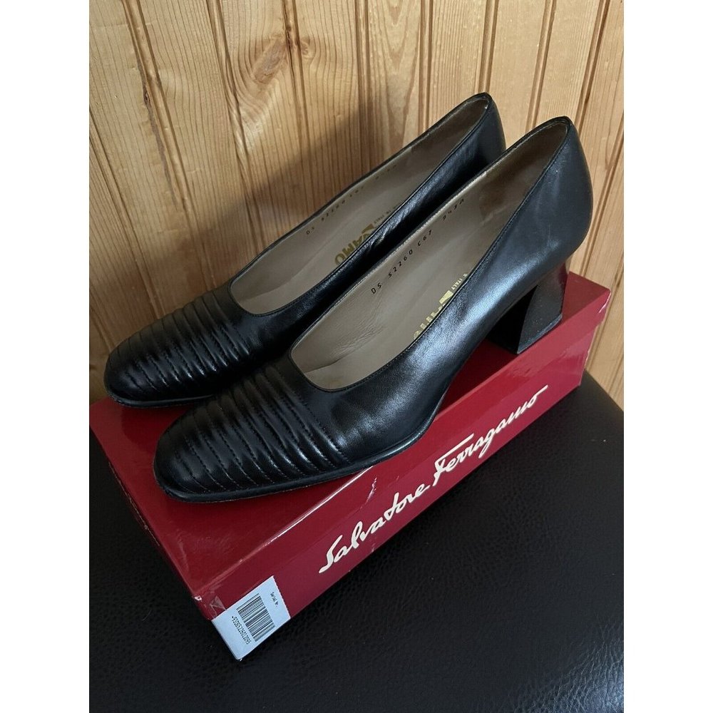 Salvatore Ferragamo Made in Italy Black Quilted Toe Block Heel Pump Size 9.5AAA - Picture 1 of 16